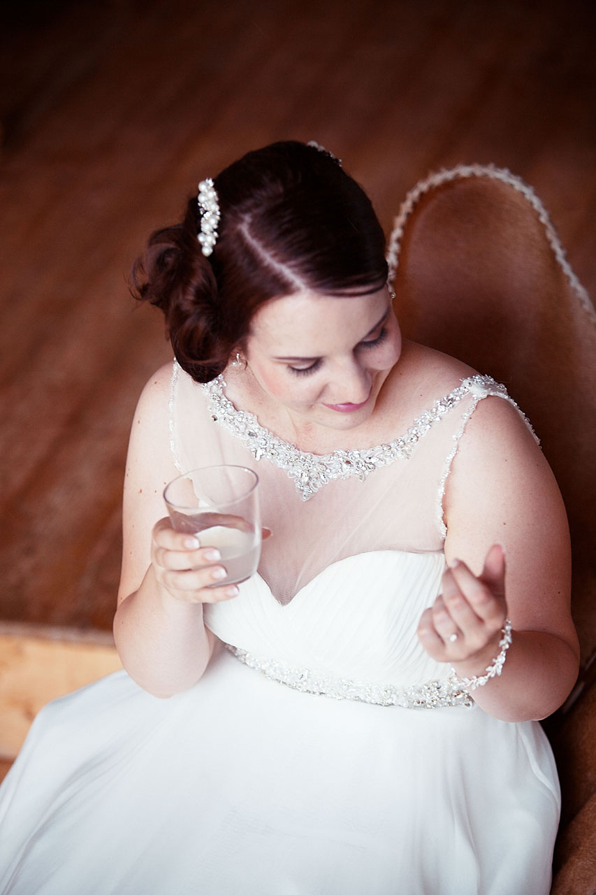 Brautschmuck Hochzeitskleid Herzausschnitt Aniko