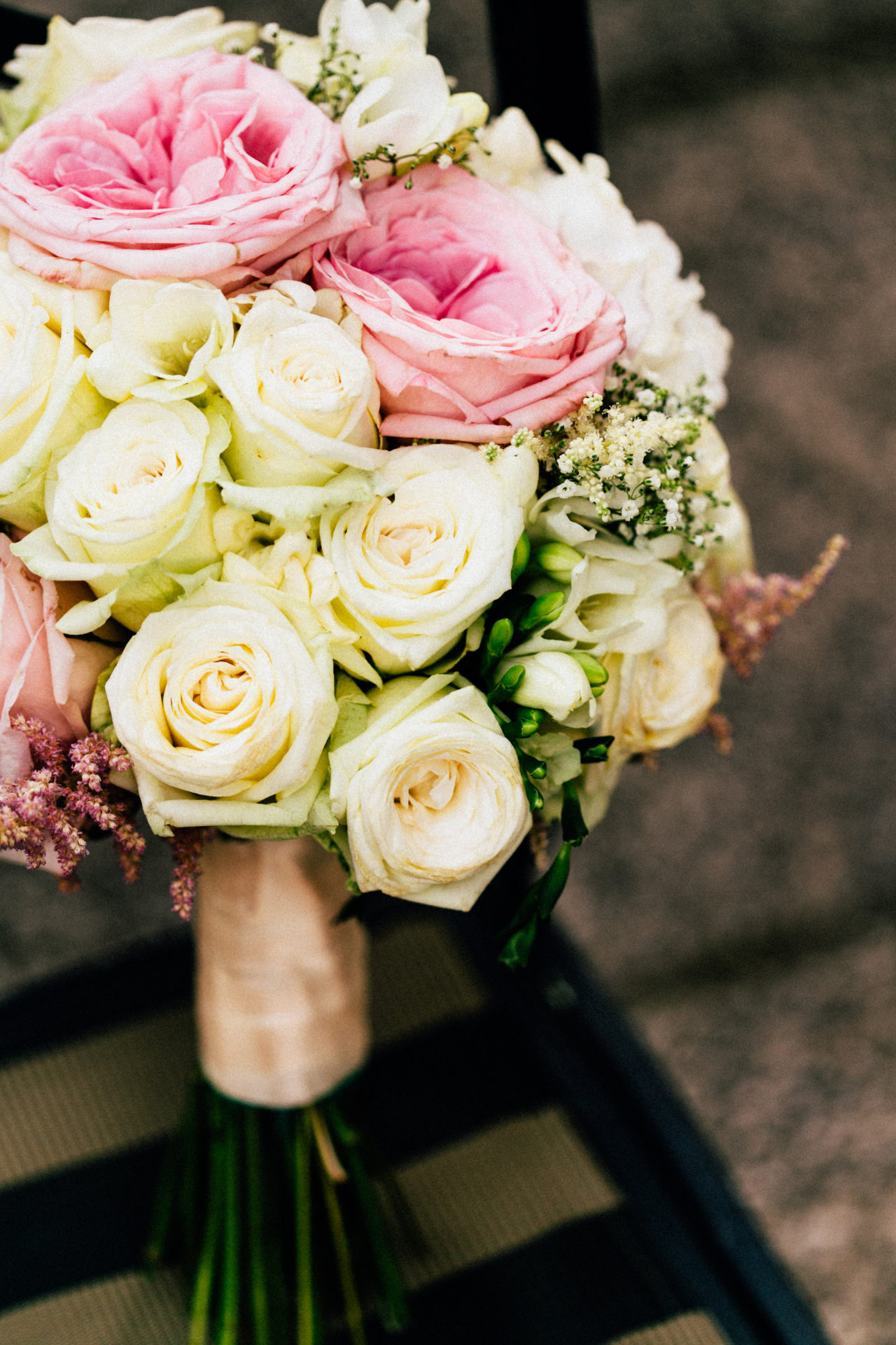 Brautstrauss mit Rosen scaled