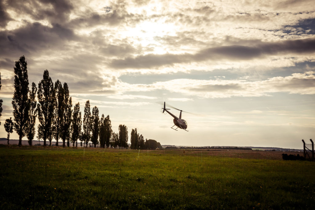 Hochzeit über den Wolken Brautentfuehrung Heliflug Dresden
