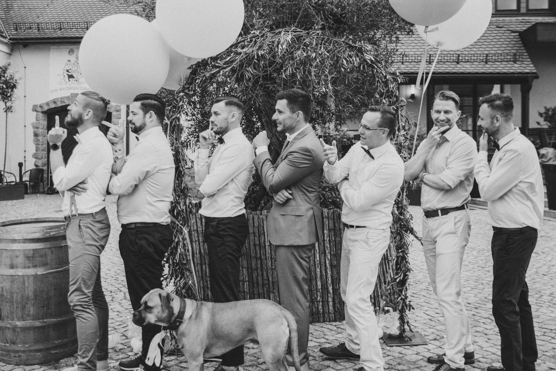 Männer bei der Hochzeit scaled