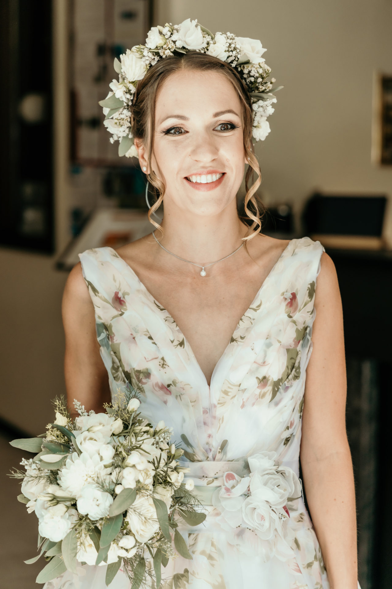 Romantisches Brautkleid mit Muster scaled