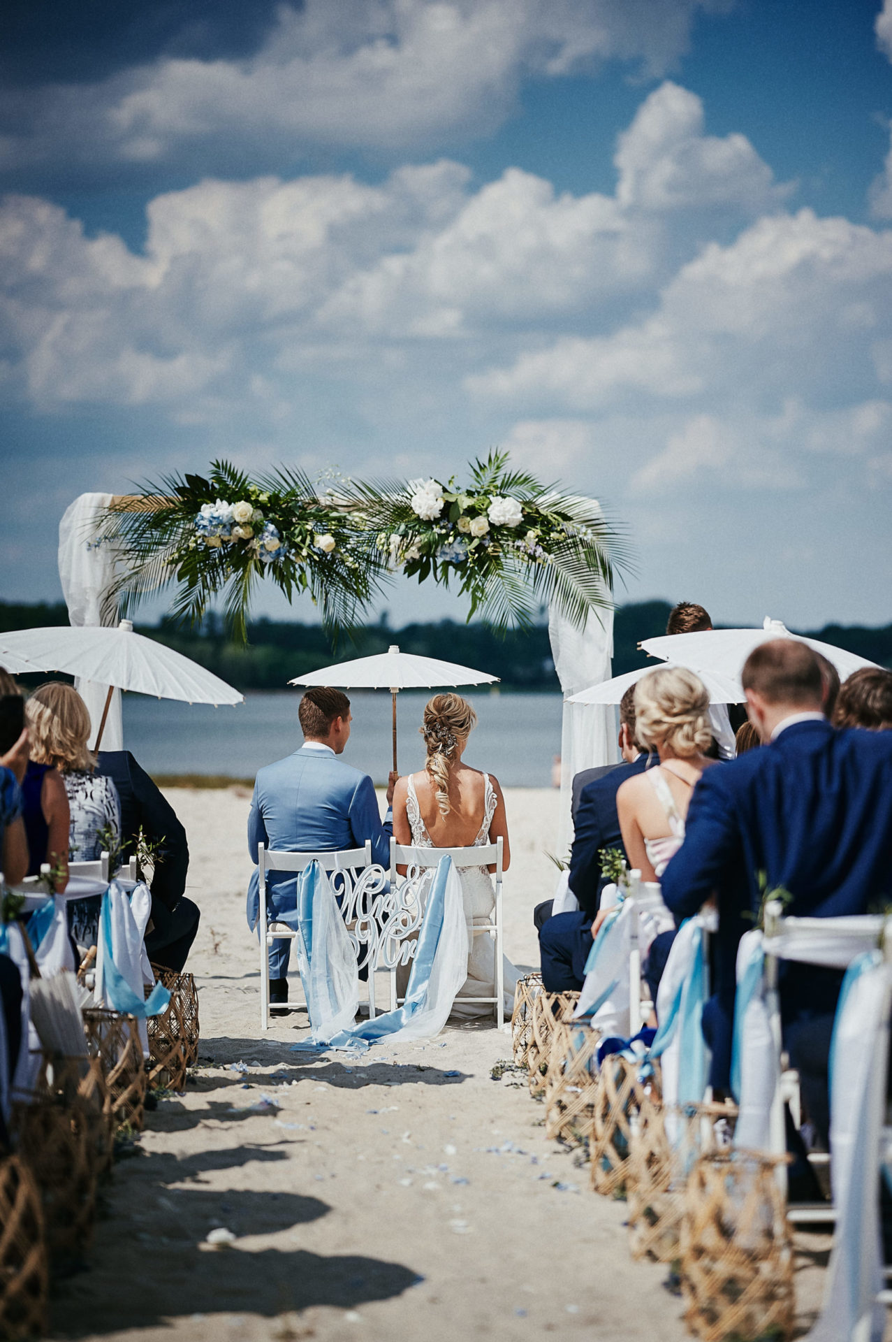 perfekte Sommerhochzeit am Strand scaled